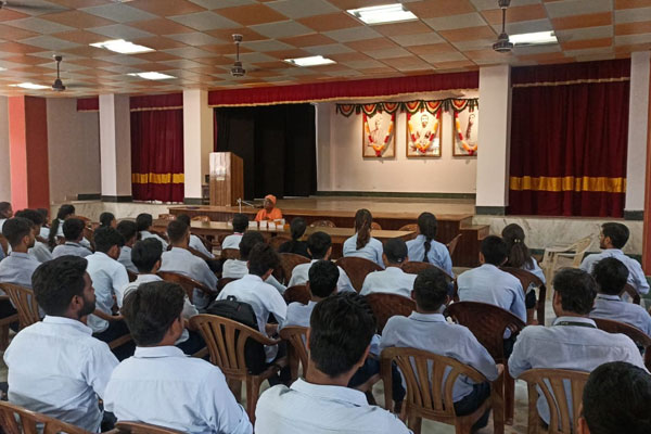 Students of Vivekanand Global University Jaipur visit